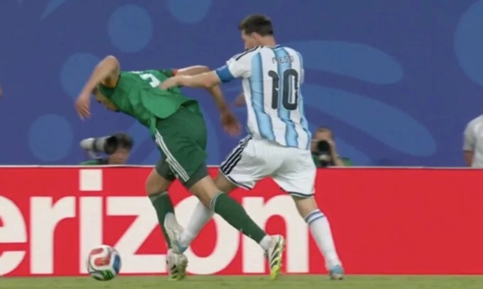 Messi có đáng bị đuổi ở trận thắng Algeria? - Báo TinVina Messi có đáng bị đuổi ở trận thắng Algeria? - Báo TinVina