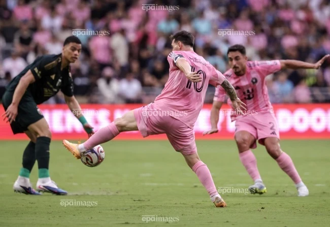 Messi hủy diệt đối thủ trước thềm World Cup Messi hủy diệt đối thủ trước thềm World Cup