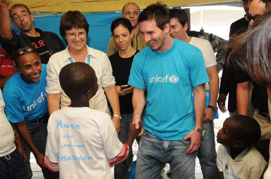 Messi ủng hộ 80.000 euro cho các nạn nhân thảm họa cháy rừng tại Madrid Messi ủng hộ 80.000 euro cho các nạn nhân thảm họa cháy rừng tại Madrid