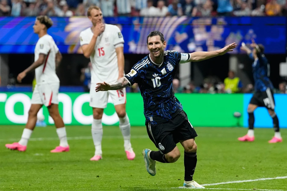 Messi - Yamal và khoảnh khắc chuyển giao 'chiếc chén thánh' Messi - Yamal và khoảnh khắc chuyển giao 'chiếc chén thánh'