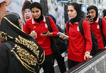 Một tuyển thủ Iran đổi ý muốn quay về nhà chứ không ở lại Úc