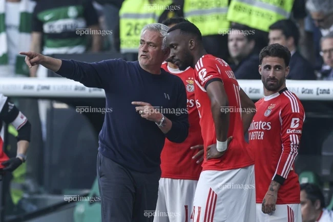 Mourinho dập tắt cơ hội gây sốc của Real Madrid Mourinho dập tắt cơ hội gây sốc của Real Madrid