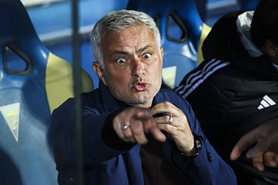 Mourinho muốn chiêu mộ ngôi sao của Arsenal để tái thiết Real Madrid Mourinho muốn chiêu mộ ngôi sao của Arsenal để tái thiết Real Madrid