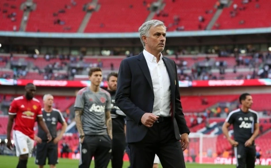 Mourinho từng đồng ý thay Ferguson dẫn dắt Man Utd - Báo TinVina Mourinho từng đồng ý thay Ferguson dẫn dắt Man Utd - Báo TinVina