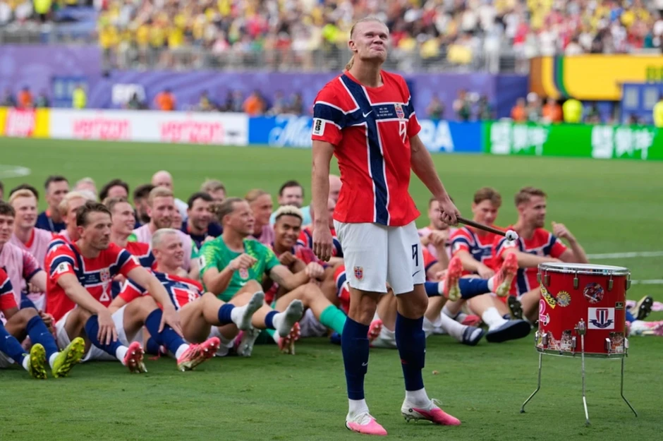 Na Uy chèo thuyền tập thể mừng kỳ tích World Cup - Báo TinVina Na Uy chèo thuyền tập thể mừng kỳ tích World Cup - Báo TinVina