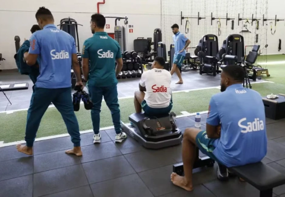 Neymar hội quân cùng tuyển Brazil bằng trực thăng riêng - Báo TinVina