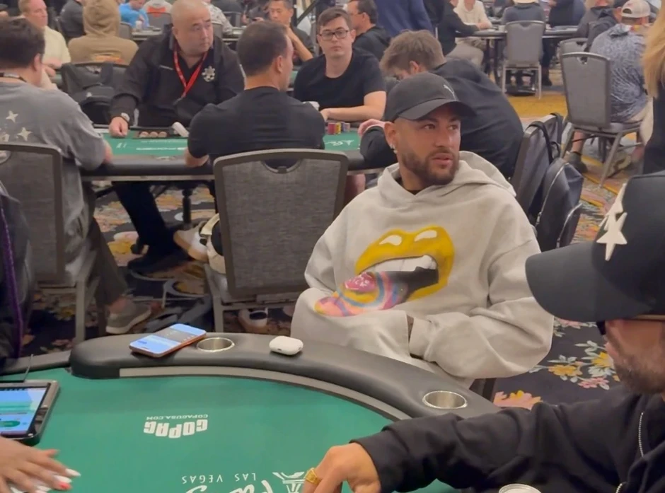 Neymar tìm đến poker sau khi Brazil bị loại Neymar tìm đến poker sau khi Brazil bị loại