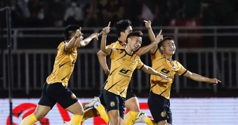 Ngẩng cao đầu băng qua sóng dữ