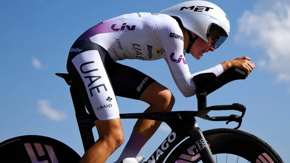 Nghi vấn dùng ‘áo ngực độn’ ăn gian khí động học gây tranh cãi tại Tour de France nữ Nghi vấn dùng ‘áo ngực độn’ ăn gian khí động học gây tranh cãi tại Tour de France nữ