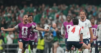 Ngôi sao tuyển Anh phẫu thuật cổ tay, vẫn không rời World Cup