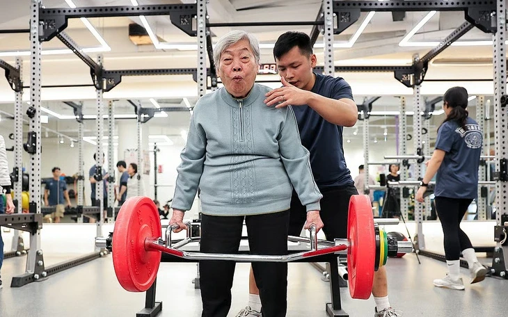 Những bài tập khớp gối cần làm ngay để không hối hận khi về già Những bài tập khớp gối cần làm ngay để không hối hận khi về già