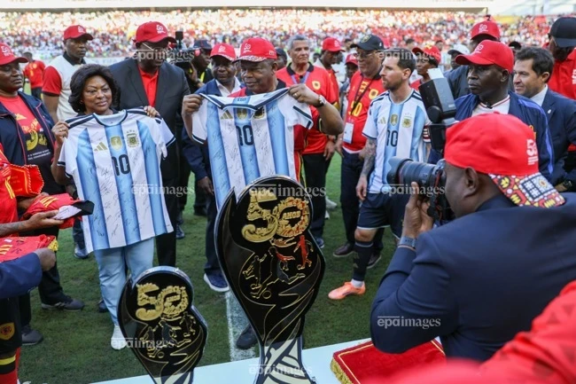 Nóng: Messi bị kiện đòi 7 triệu USD vì không đá đúng cam kết Nóng: Messi bị kiện đòi 7 triệu USD vì không đá đúng cam kết
