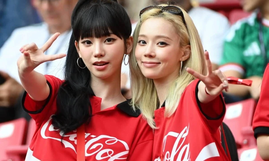 Nữ ca sĩ cổ vũ Hàn Quốc ở trận ra quân World Cup Nữ ca sĩ cổ vũ Hàn Quốc ở trận ra quân World Cup