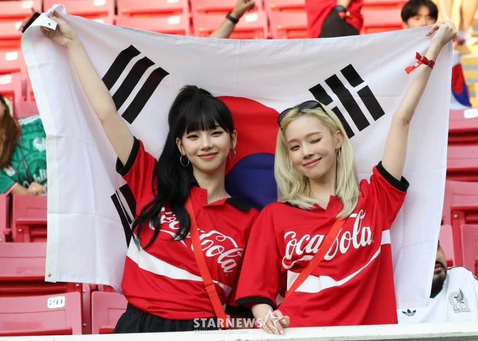 Nữ ca sĩ cổ vũ Hàn Quốc ở trận ra quân World Cup Nữ ca sĩ cổ vũ Hàn Quốc ở trận ra quân World Cup