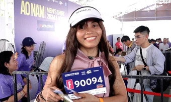 Nữ runner chạy 42km ở giải marathon đêm dù mắc ung thư - Báo TinVina