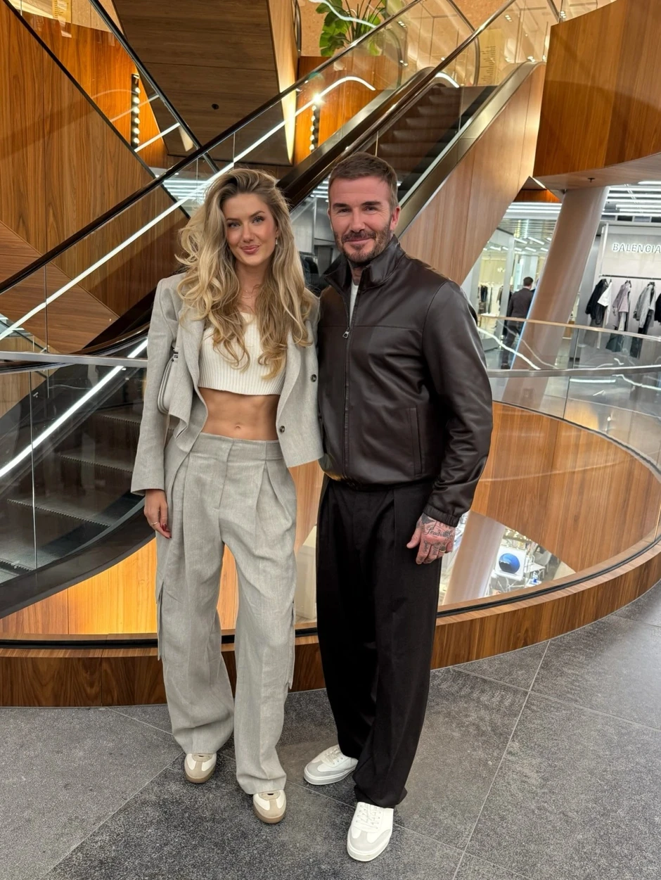 Nữ VĐV gợi cảm nhất thế giới gây sốt khi chụp hình cùng David Beckham