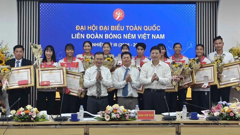 Ông Hứa Xuân Sinh được bầu làm Chủ tịch Liên đoàn Bóng ném Việt Nam Ông Hứa Xuân Sinh được bầu làm Chủ tịch Liên đoàn Bóng ném Việt Nam