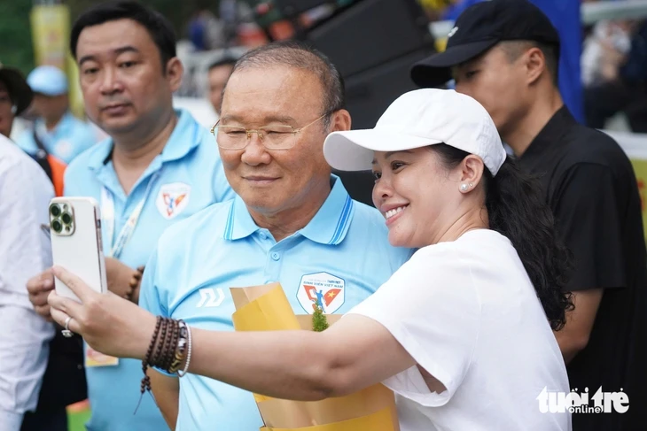 Ông Park Hang Seo dự khai mạc Giải bóng đá Thanh Niên sinh viên Việt Nam Ông Park Hang Seo dự khai mạc Giải bóng đá Thanh Niên sinh viên Việt Nam