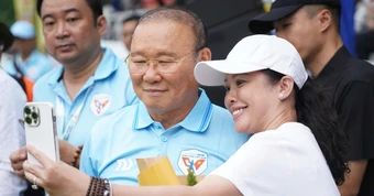 Ông Park Hang Seo dự khai mạc Giải bóng đá Thanh Niên sinh viên Việt Nam