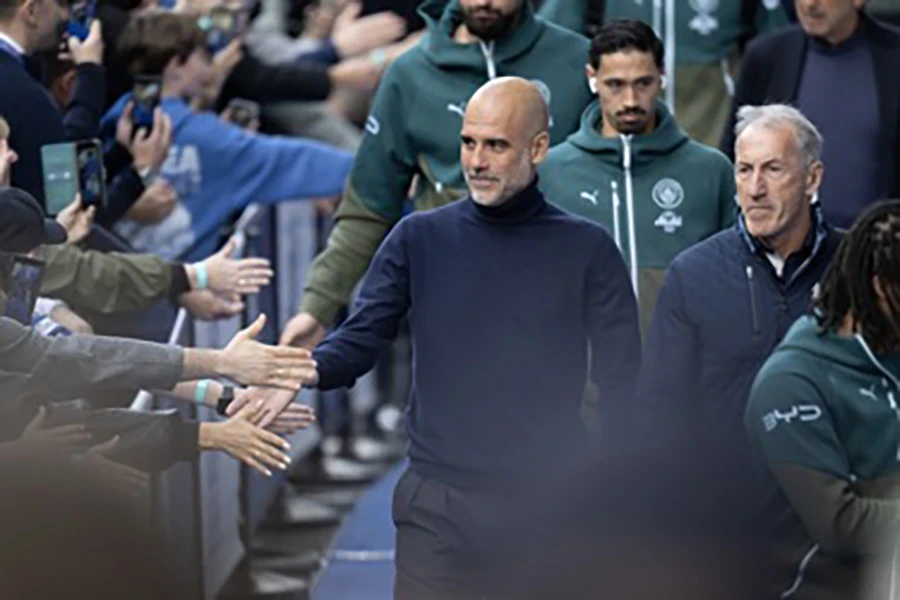 Pep Guardiola chơi chữ nói Man City vô địch Premier League nhờ 1 tờ báo Pep Guardiola chơi chữ nói Man City vô địch Premier League nhờ 1 tờ báo