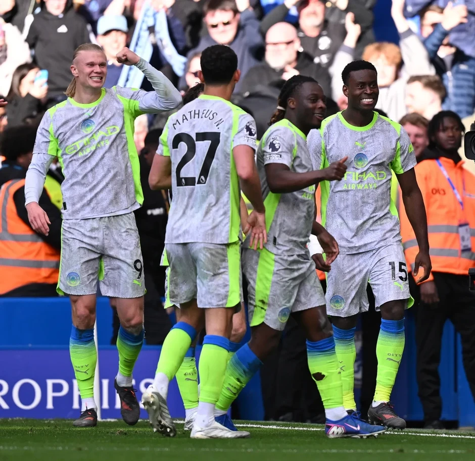 Pep Guardiola chơi chữ nói Man City vô địch Premier League nhờ 1 tờ báo Pep Guardiola chơi chữ nói Man City vô địch Premier League nhờ 1 tờ báo