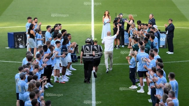 Pep Guardiola khóc nghẹn khi chia tay Man City Pep Guardiola khóc nghẹn khi chia tay Man City
