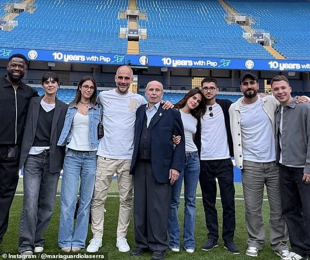 Pep Guardiola làm lành với vợ, về Barcelona sinh sống Pep Guardiola làm lành với vợ, về Barcelona sinh sống