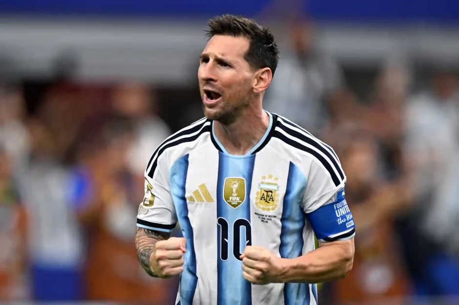 'Phải hủy bàn thắng phá kỷ lục của Messi' 'Phải hủy bàn thắng phá kỷ lục của Messi'