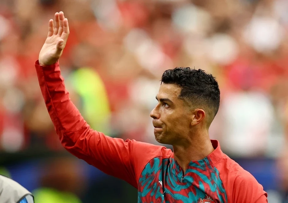 Phản ứng của Ronaldo khi phóng viên xin tăng lương Phản ứng của Ronaldo khi phóng viên xin tăng lương