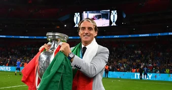 Roberto Mancini trở lại dẫn dắt đội tuyển Italia, tiếp tục làn sóng thay huấn luyện viên của các đội tuyển lớn