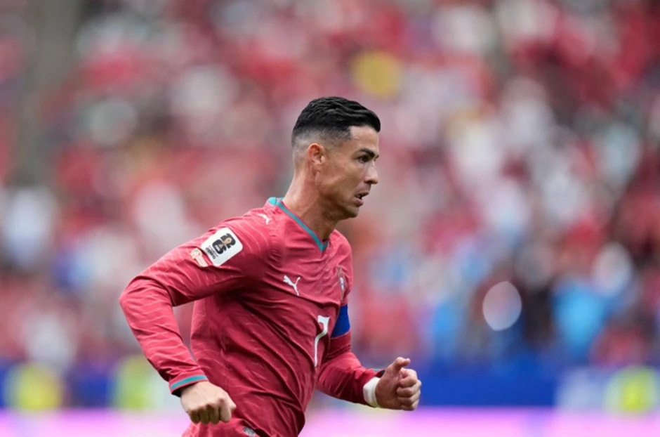 Ronaldo - bài toán khó của HLV Roberto Martinez - Báo TinVina Ronaldo - bài toán khó của HLV Roberto Martinez - Báo TinVina