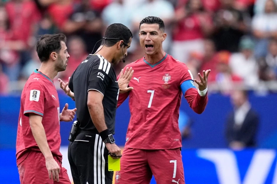 Ronaldo bị chấm điểm thấp nhất trận ra quân World Cup 2026 - Báo TinVina Ronaldo bị chấm điểm thấp nhất trận ra quân World Cup 2026 - Báo TinVina