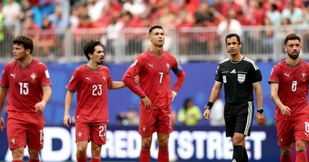 Ronaldo đáp trả yếu ớt trước Messi