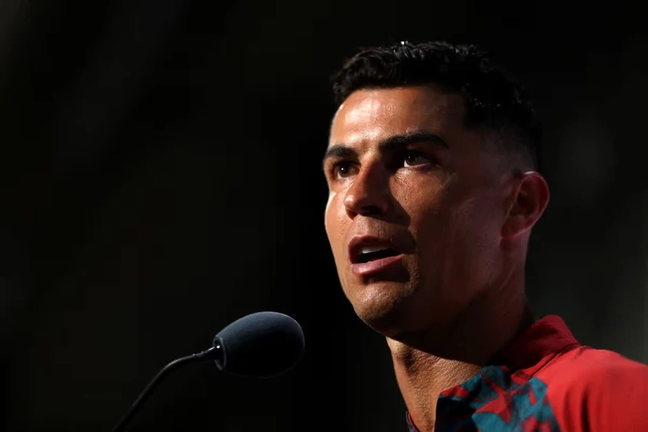 Ronaldo hét vào ống kính truyền hình giải tỏa ức chế Ronaldo hét vào ống kính truyền hình giải tỏa ức chế