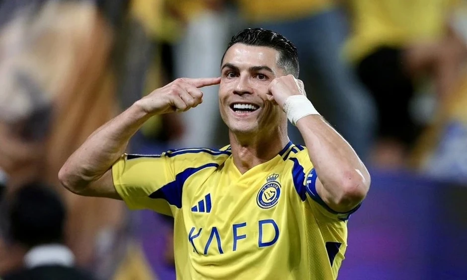 Ronaldo kiếm tiền nhiều nhất giới thể thao năm thứ 4 liên tiếp Ronaldo kiếm tiền nhiều nhất giới thể thao năm thứ 4 liên tiếp