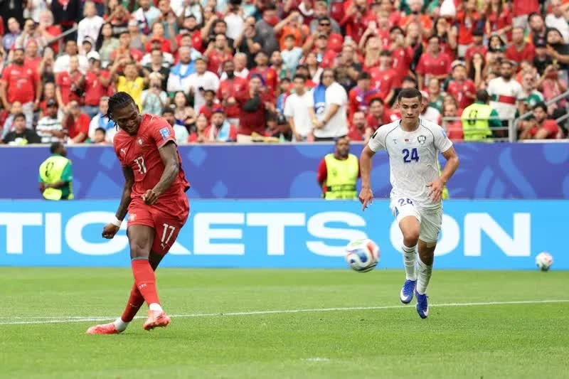 Ronaldo lập cú đúp, Bồ Đào Nha đại thắng 5-0 Uzbekistan Ronaldo lập cú đúp, Bồ Đào Nha đại thắng 5-0 Uzbekistan