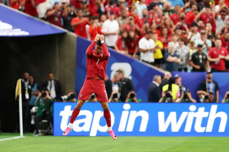 Ronaldo lập cú đúp, Bồ Đào Nha đại thắng 5-0 Uzbekistan Ronaldo lập cú đúp, Bồ Đào Nha đại thắng 5-0 Uzbekistan