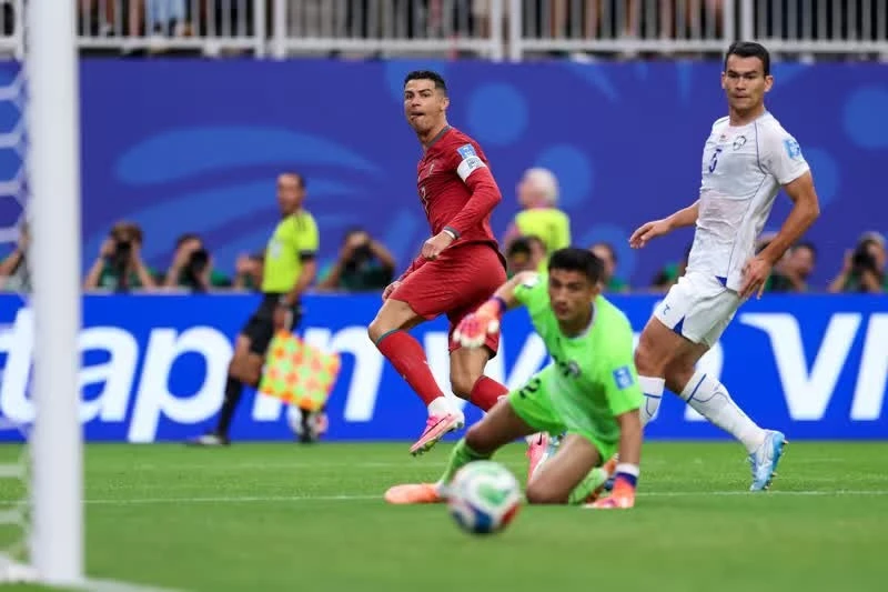 Ronaldo lập cú đúp, Bồ Đào Nha đại thắng 5-0 Uzbekistan Ronaldo lập cú đúp, Bồ Đào Nha đại thắng 5-0 Uzbekistan