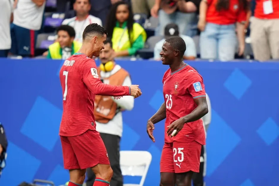 Ronaldo phá kỷ lục World Cup, gửi lời đáp trả hoàn hảo đến Messi Ronaldo phá kỷ lục World Cup, gửi lời đáp trả hoàn hảo đến Messi