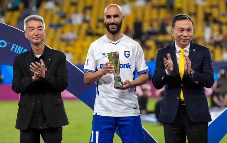 Ronaldo tan vỡ giấc mơ vàng Ronaldo tan vỡ giấc mơ vàng