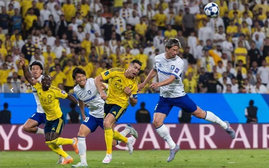 Ronaldo tan vỡ giấc mơ vàng Ronaldo tan vỡ giấc mơ vàng