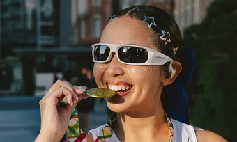 Runner Mỹ phấn chấn khi đánh răng giữa chặng marathon - Báo TinVina