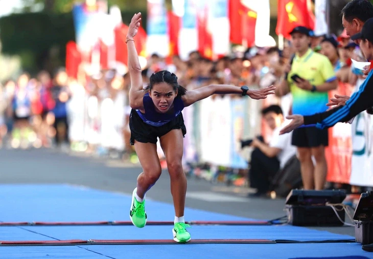 Runner Ngọc Hoa: Xin đừng vắt kiệt sức mình như tôi Runner Ngọc Hoa: Xin đừng vắt kiệt sức mình như tôi