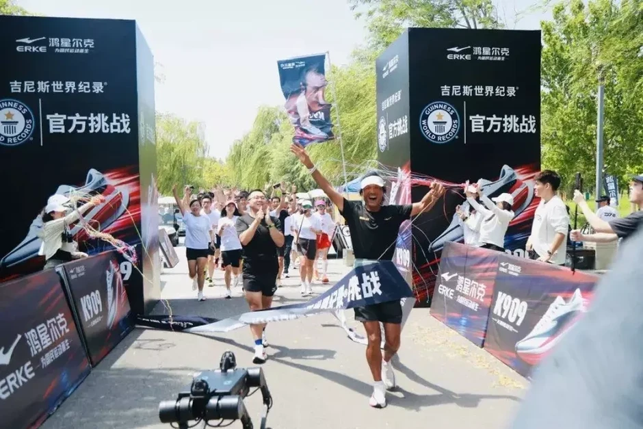 Runner Trung Quốc chạy marathon 372 ngày liên tiếp - Báo TinVina Runner Trung Quốc chạy marathon 372 ngày liên tiếp - Báo TinVina