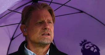 Sai lầm khiến huyền thoại MU Schmeichel mất 15 năm khắc phục
