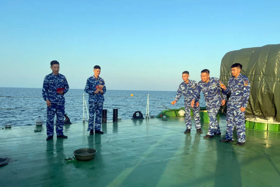Sáng 1 Tết Bính Ngọ, Cảnh sát biển tổ chức các hoạt động thể thao mừng Xuân mới 