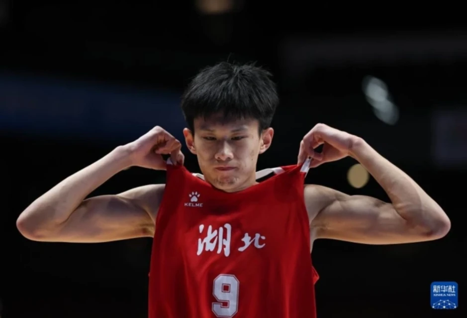 Sao bóng rổ U18 Trung Quốc bị tố gian lận tuổi và danh tính Sao bóng rổ U18 Trung Quốc bị tố gian lận tuổi và danh tính