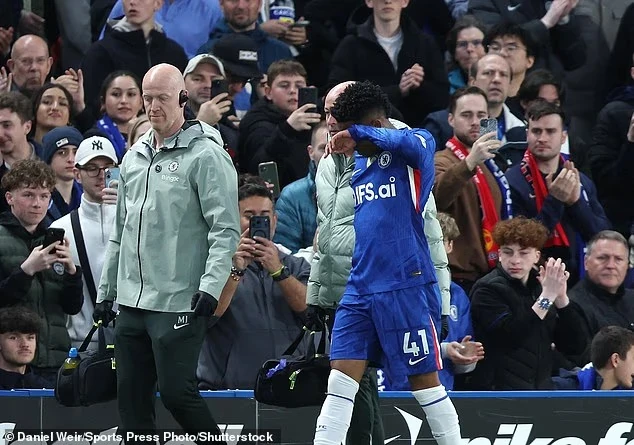Sao Chelsea bật khóc sau trận thua MU, Carrick nói về vẻ đẹp của bóng đá