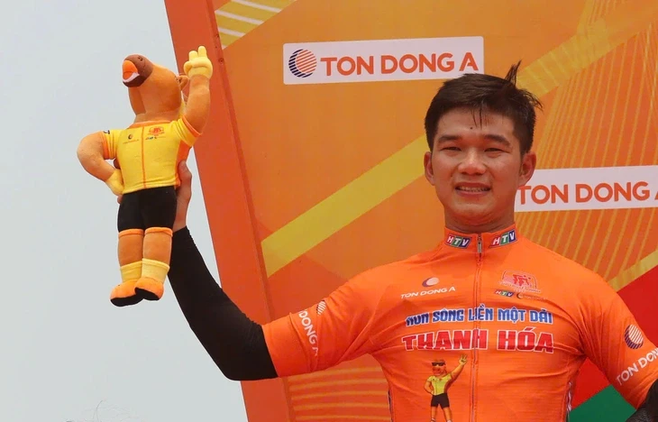 Sau khi té ngã, cua rơ Nguyễn Văn Bình chia tay Cúp truyền hình TP.HCM Sau khi té ngã, cua rơ Nguyễn Văn Bình chia tay Cúp truyền hình TP.HCM