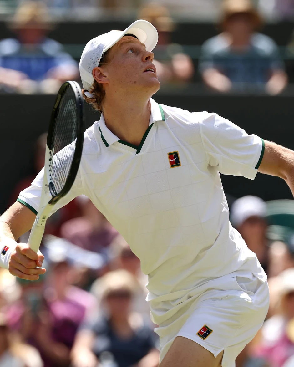 Sinner hạ 'máy giao bóng' Struff, đoạt vé bán kết Wimbledon